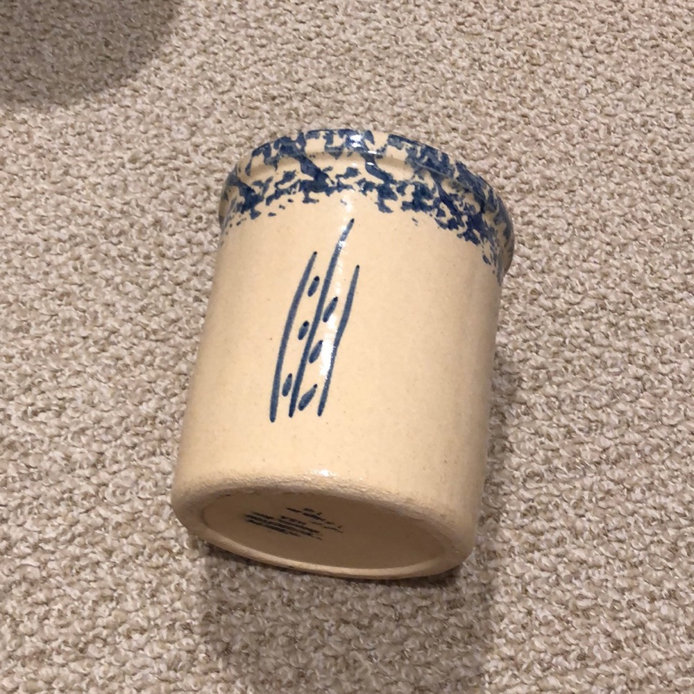 Utensil holder
